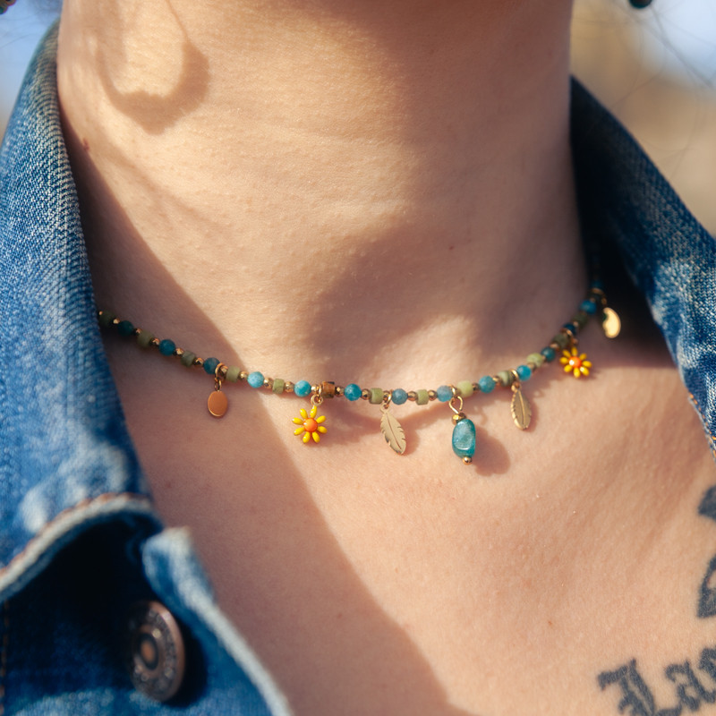 Collier ras-de-cou Colombine en apathite bleue et jade vert – Petit Cœur