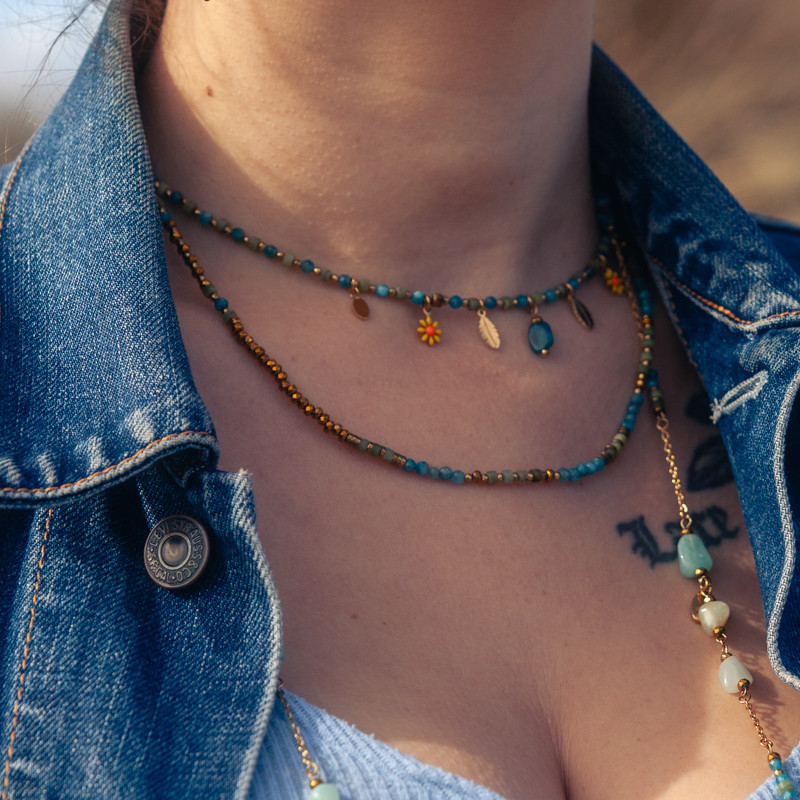 Collier ras-de-cou Colombine en apathite bleue et jade vert – Petit Cœur